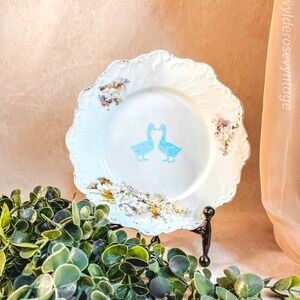 Holographic Geese on an Antique Plate